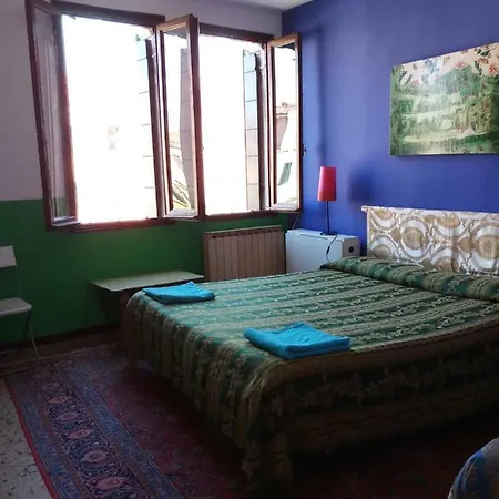 Calle Rielo Great Canal View