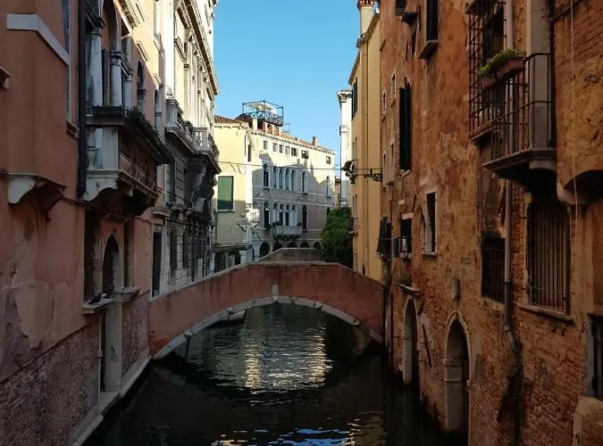 Calle Rielo Great Canal View *