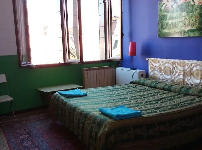 Calle Rielo Great Canal View