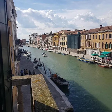 Calle Rielo Great Canal View 아파트